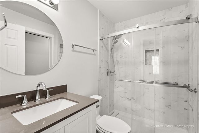 2404 Danbury Drive B1, Woodridge, IL 60517