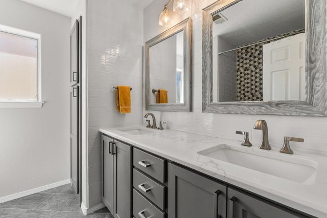 5505 Camino Arbustos NE, Albuquerque, NM 87111