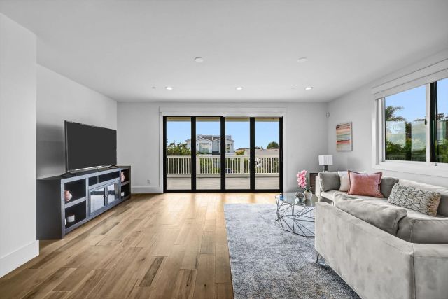 7209 Fay Ave, La Jolla, CA 92037