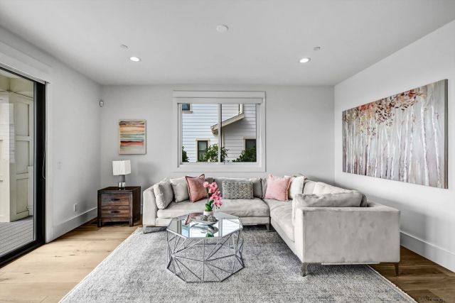 7209 Fay Ave, La Jolla, CA 92037