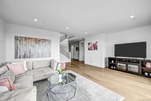 7209 Fay Ave, La Jolla, CA 92037