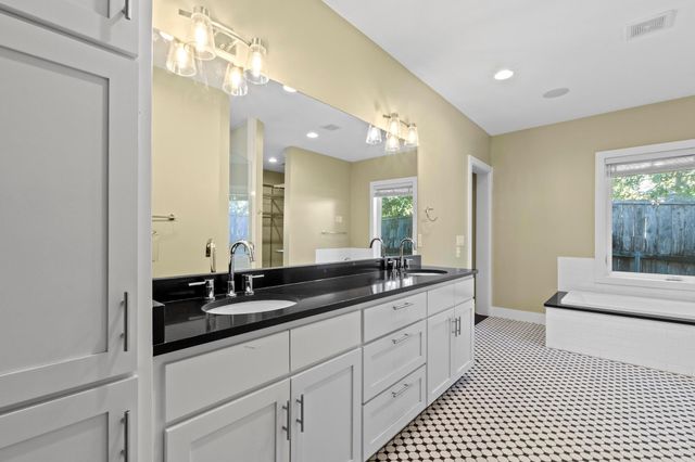 2609 Oakhaven DR, Austin, TX 78704