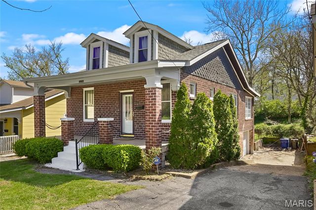 2230 Northbury Lane, St Louis, MO 63114