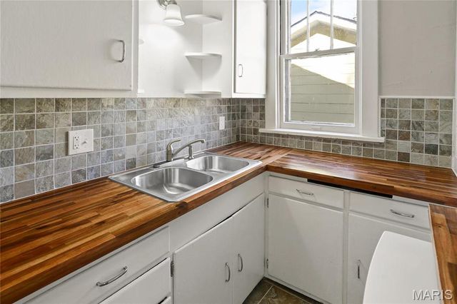 2230 Northbury Lane, St Louis, MO 63114