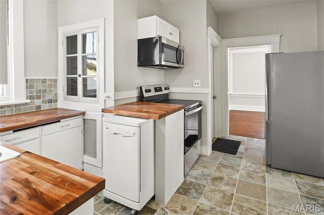2230 Northbury Lane, St Louis, MO 63114