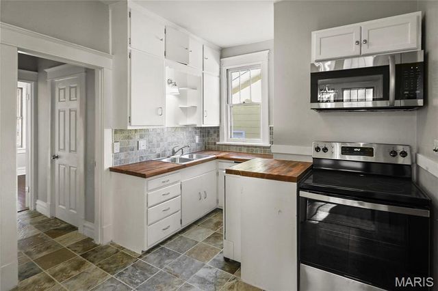 2230 Northbury Lane, St Louis, MO 63114