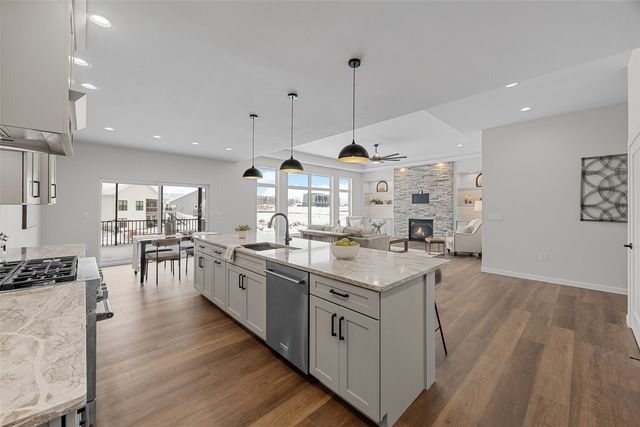 624 Rock Ridge Road, Tiffin, IA 52340