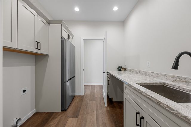 624 Rock Ridge Road, Tiffin, IA 52340