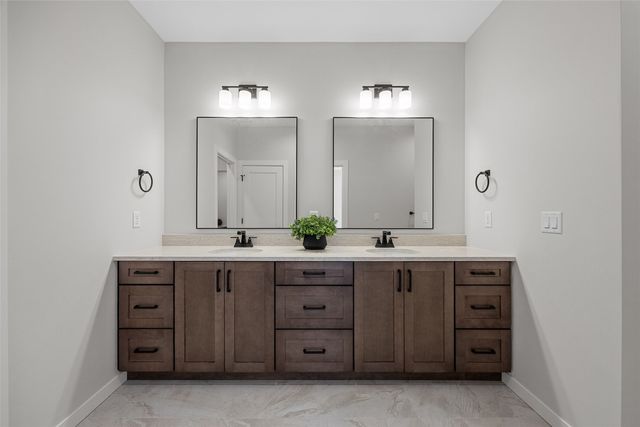 624 Rock Ridge Road, Tiffin, IA 52340