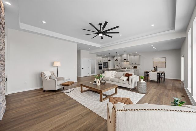 624 Rock Ridge Road, Tiffin, IA 52340