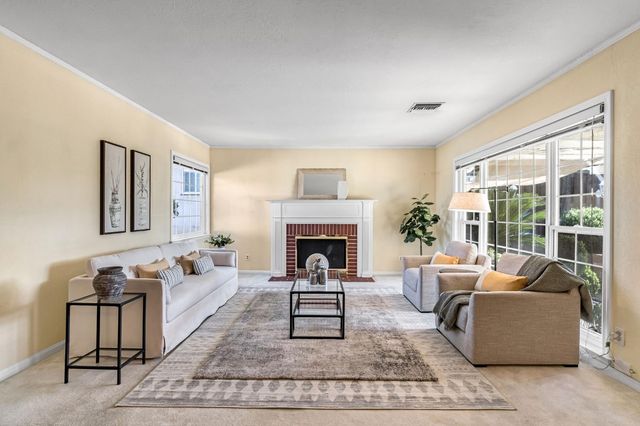 753 W Floradora Avenue, Fresno, CA 93728