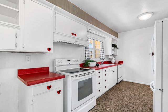 753 W Floradora Avenue, Fresno, CA 93728