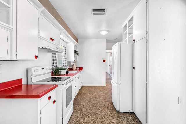 753 W Floradora Avenue, Fresno, CA 93728