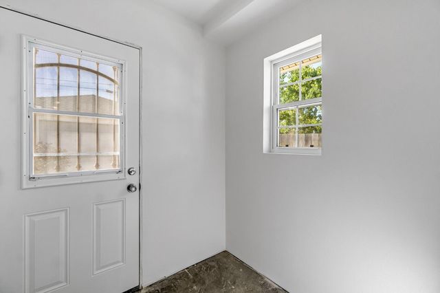 753 W Floradora Avenue, Fresno, CA 93728