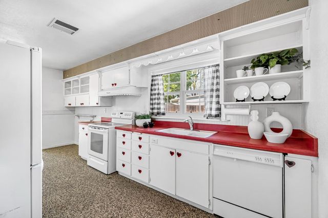 753 W Floradora Avenue, Fresno, CA 93728