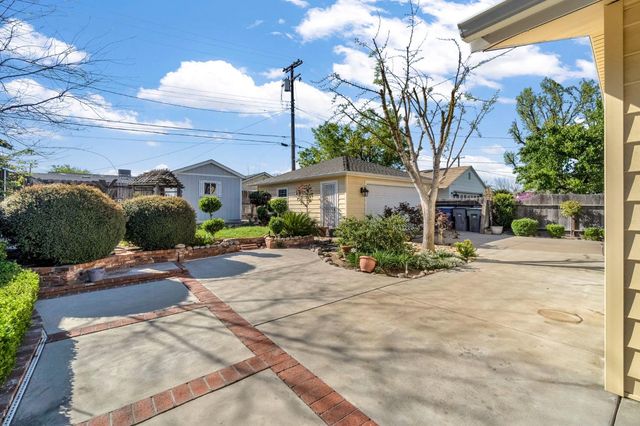 753 W Floradora Avenue, Fresno, CA 93728