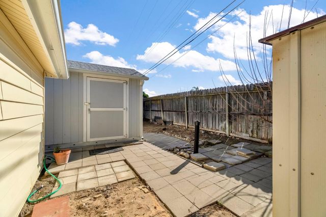 753 W Floradora Avenue, Fresno, CA 93728