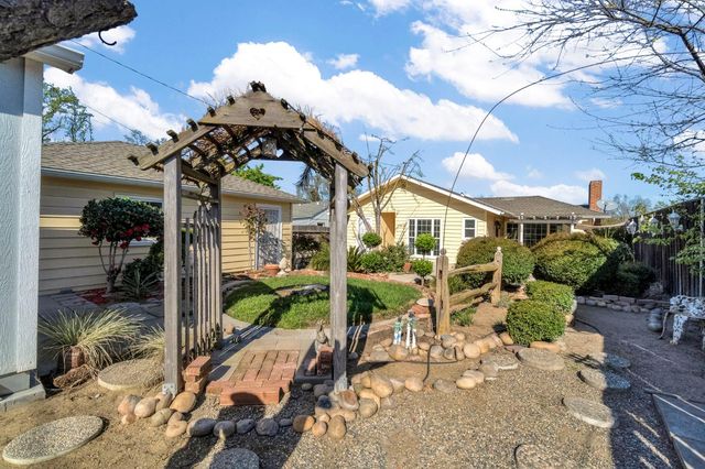 753 W Floradora Avenue, Fresno, CA 93728