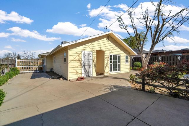 753 W Floradora Avenue, Fresno, CA 93728