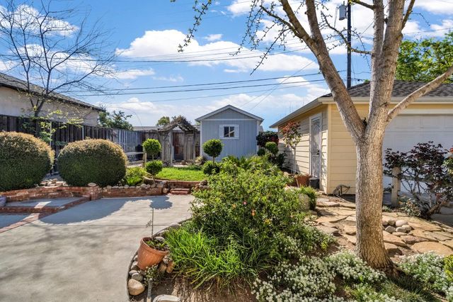 753 W Floradora Avenue, Fresno, CA 93728