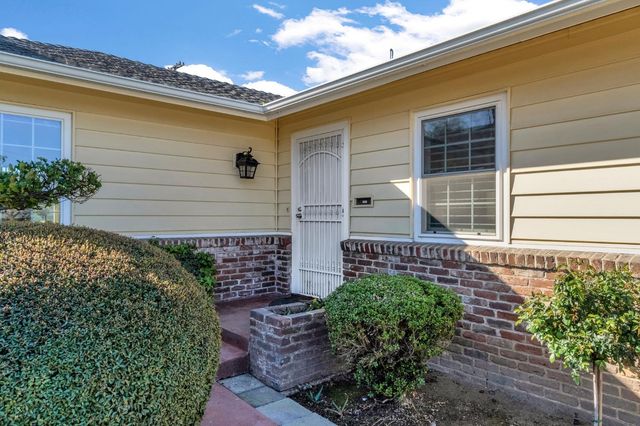 753 W Floradora Avenue, Fresno, CA 93728