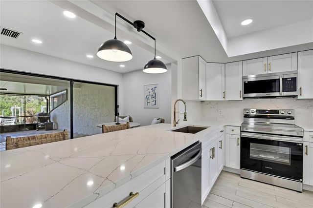 4354 OUTRIGGER LANE, Tampa, FL 33615