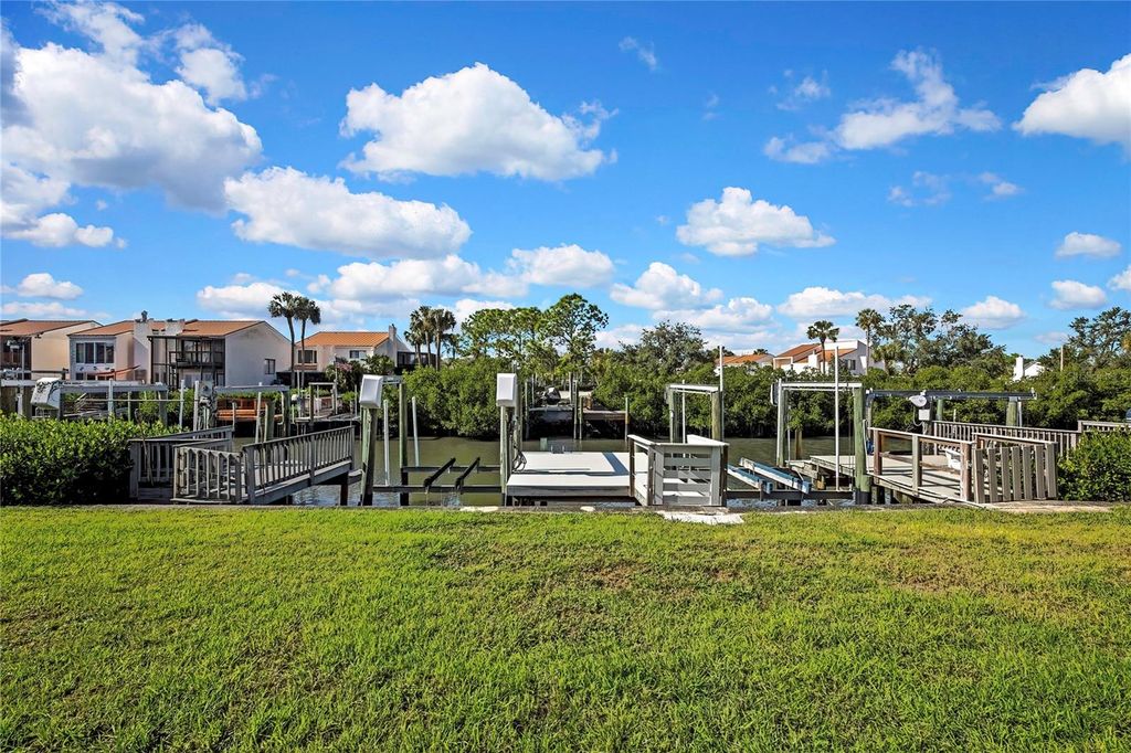 4354 OUTRIGGER LANE, Tampa, FL 33615