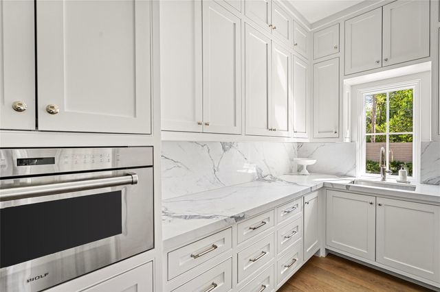 811 Creek Wood Way, Houston, TX 77024