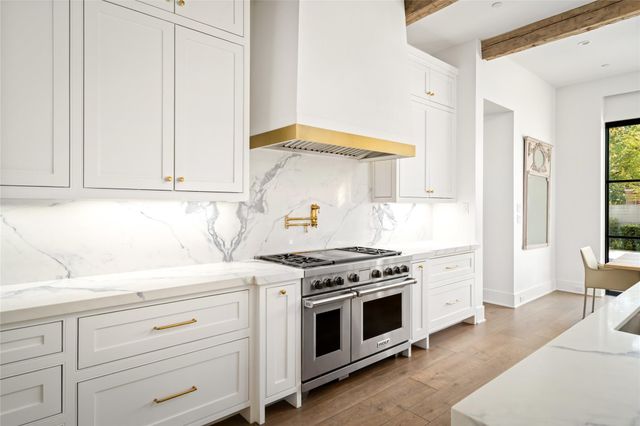 811 Creek Wood Way, Houston, TX 77024