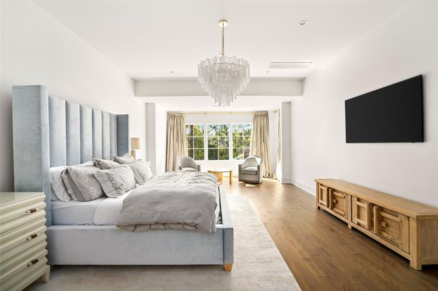 811 Creek Wood Way, Houston, TX 77024