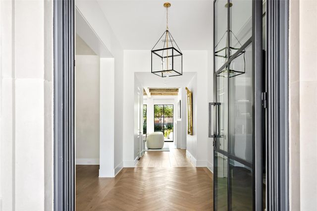 811 Creek Wood Way, Houston, TX 77024