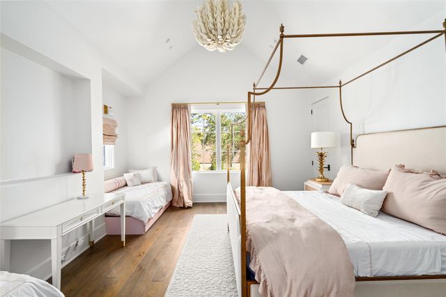 811 Creek Wood Way, Houston, TX 77024