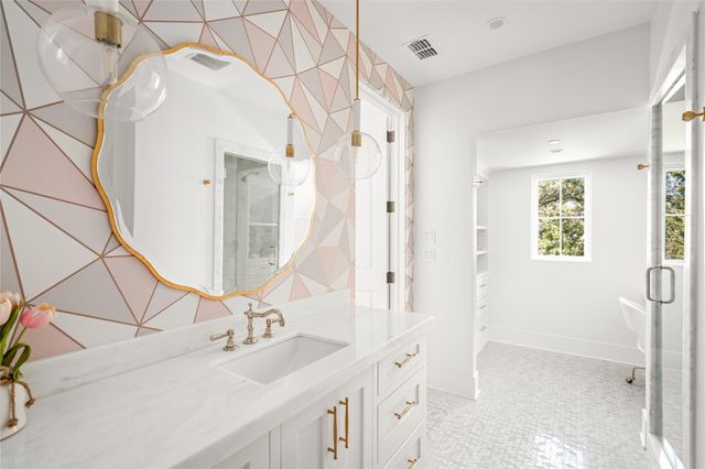 811 Creek Wood Way, Houston, TX 77024