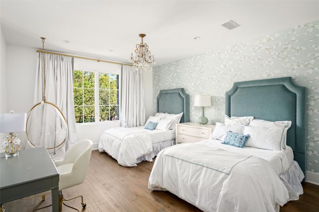 811 Creek Wood Way, Houston, TX 77024