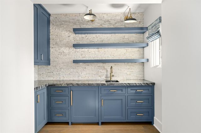 811 Creek Wood Way, Houston, TX 77024