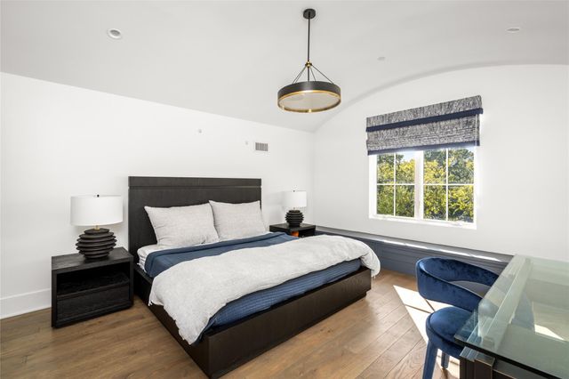 811 Creek Wood Way, Houston, TX 77024