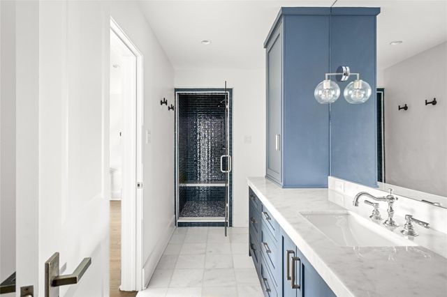 811 Creek Wood Way, Houston, TX 77024