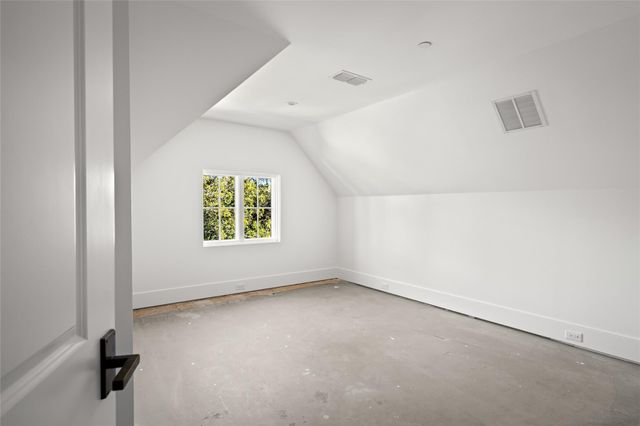 811 Creek Wood Way, Houston, TX 77024