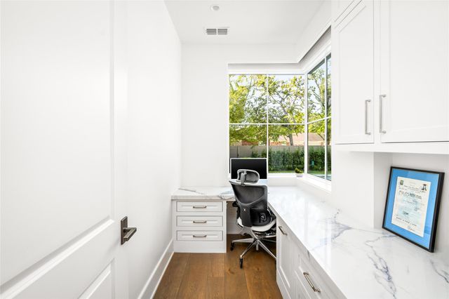 811 Creek Wood Way, Houston, TX 77024