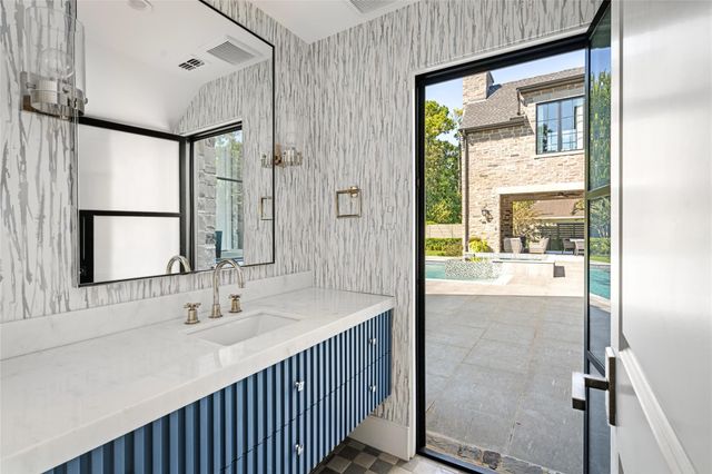 811 Creek Wood Way, Houston, TX 77024