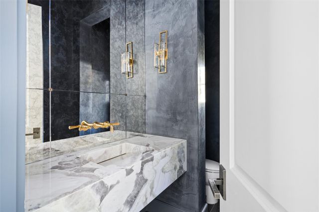 811 Creek Wood Way, Houston, TX 77024