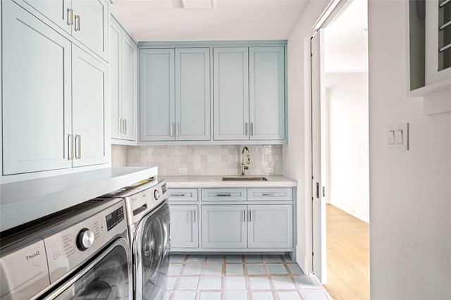 811 Creek Wood Way, Houston, TX 77024