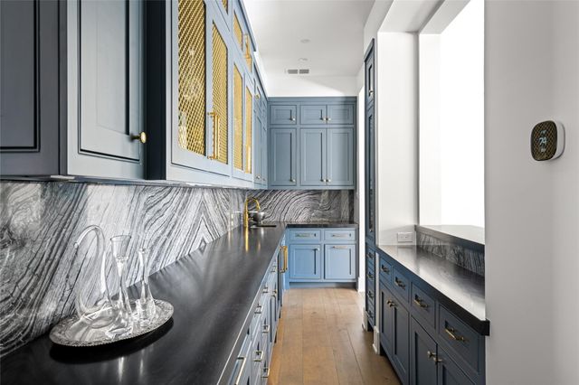 811 Creek Wood Way, Houston, TX 77024