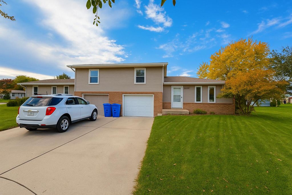 9642 Johnson Street, Crown Point, IN 46307