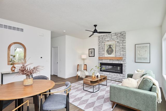 1036 NW MacArthur Lane, Waukee, IA 50263