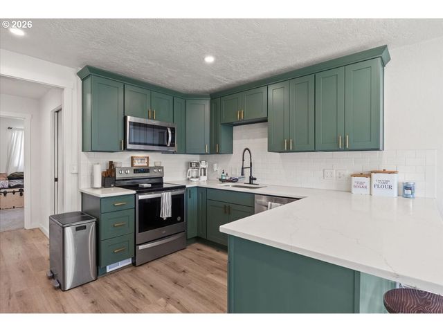 1039 N 4TH Ave, Stayton, OR 97383