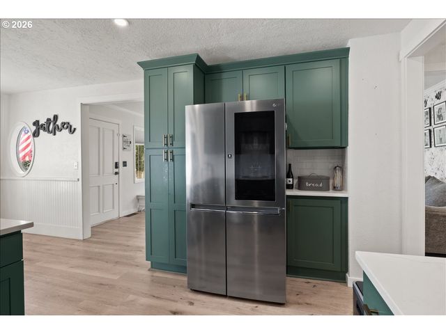 1039 N 4TH Ave, Stayton, OR 97383