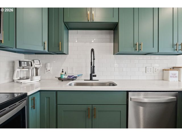 1039 N 4TH Ave, Stayton, OR 97383