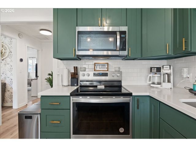 1039 N 4TH Ave, Stayton, OR 97383