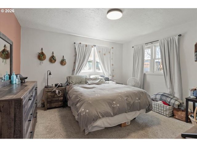 1039 N 4TH Ave, Stayton, OR 97383